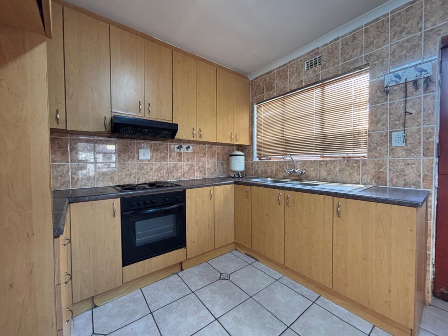 5 Bedroom Property for Sale in Electric City Western Cape